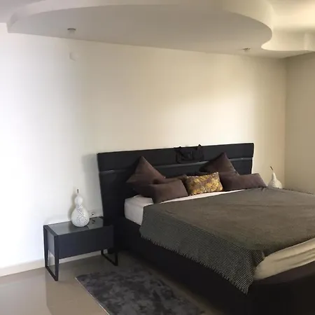 4 N Apartment *