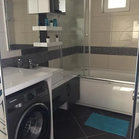 Apartment 4 N